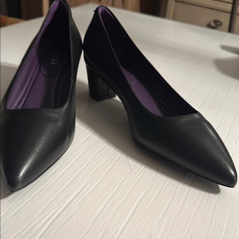 Vaneli Black Heels with Elegant Pointed Toe and Smooth Leather